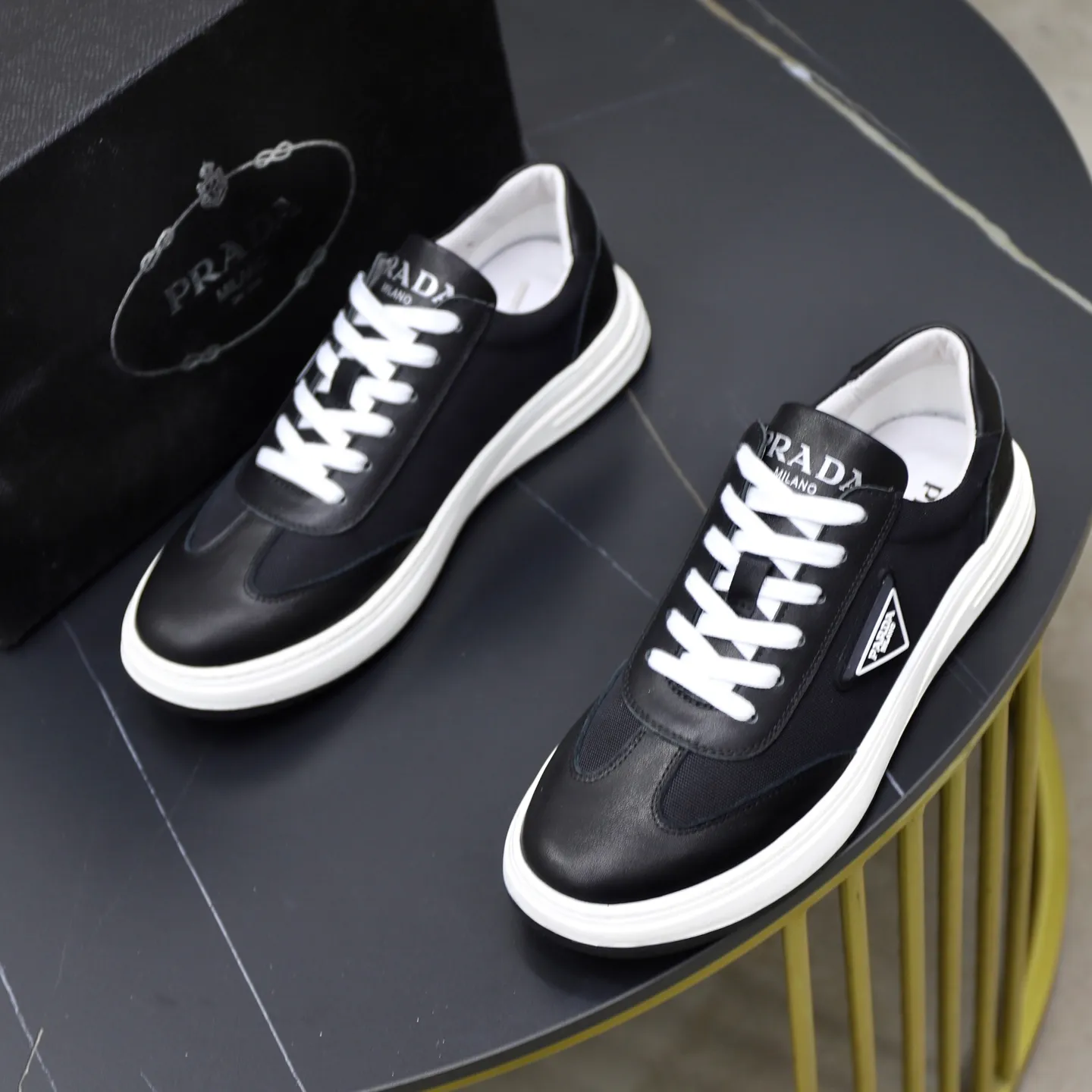 Ex-factory price: 400💰🙅‍♂️🙅‍♂️🙅‍♂️ Brand: PRADA Standard code: 38–44 (45 can be customized) Grade: Same as the official website Material: Original cowhide fabric Comfortable pigskin lining Lightweight wear-resistant outsole Style category: Men's fashionable casual shoes and boots Running sports shoes Distinguished luxury brand elements Top luxury Color: actual picture color